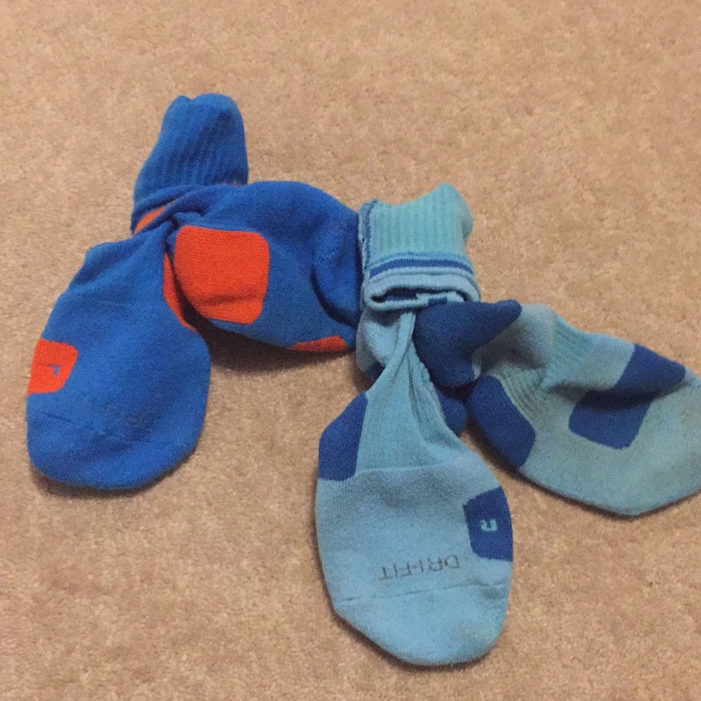 2 pairs of Nike elite socks